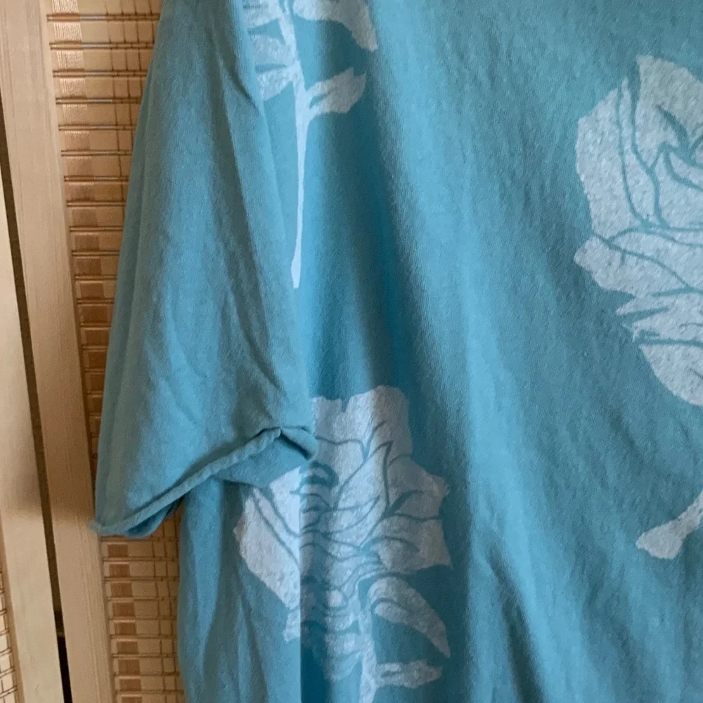 We The Free Blue Floral Short Sleeve Tee Tag Still On Size Medium - Picture 3 of 12